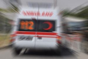 8 &ouml;ğrenci yediği pastadan zehirlendi