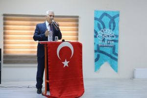Bursa Nil&uuml;fer Belediye Başkanı Bozbey deneyimlerini gen&ccedil;lerle paylaştı