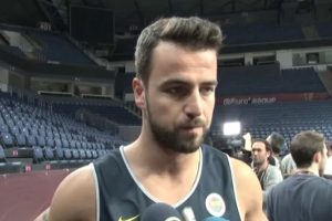 "Taraftarı d&uuml;ş&uuml;nd&uuml;k&ccedil;e t&uuml;ylerim diken diken oluyor"