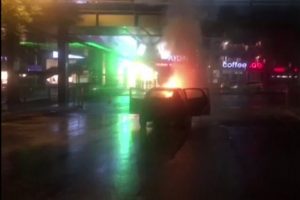 Seyir halindeki otomobil alev alev yandı