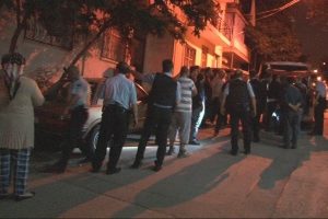 Talihsiz kadını pompalı t&uuml;fekle rehin aldı