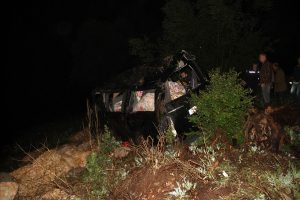 Cenaze yolunda trafik kazası: 2 &ouml;l&uuml;, 4 yaralı