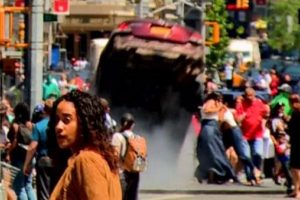 'Beni &ouml;ld&uuml;rmeliydiniz' diye bağırdı! New York'ta dehşet