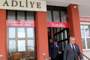 B&uuml;lent Arın&ccedil;'a 'hakaret' su&ccedil;undan adli para cezası