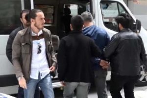 Final Four &ouml;ncesi kavga! İstiklal Caddesi karıştı