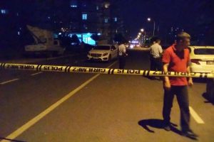 Otomobiliyle 2 kardeşi yaraladı