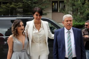 G&uuml;zel kalmanın sırrını a&ccedil;ıkladı