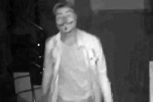 V maskeli hırsız kameraya takıldı