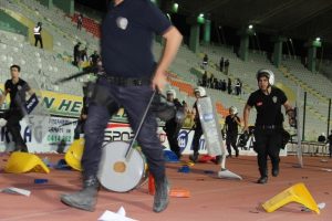 Şanlıurfaspor d&uuml;şt&uuml;, şehir karıştı