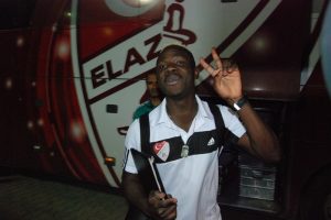 Traore otob&uuml;s muavinlerine taş &ccedil;ıkarttı