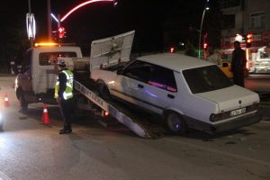 Polis aracına &ccedil;arpıp ka&ccedil;an s&uuml;r&uuml;c&uuml; yakalandı