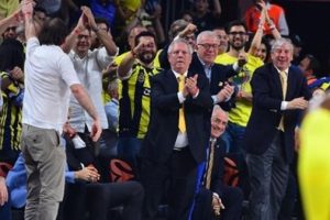 T&uuml;rkiye'ye 7. Kez basketbolda kupa geldi
