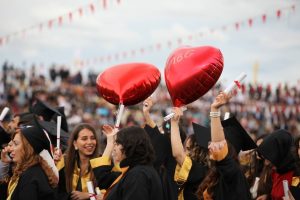 İn&ouml;n&uuml; &Uuml;niversitesinde mezuniyet coşkusu