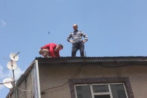 &Ccedil;atı tamiratında &ouml;l&uuml;me davetiye