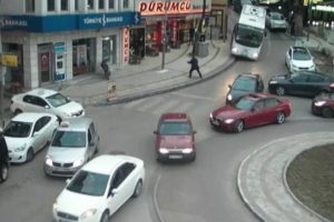 Bursa'da frenleri patlayan midib&uuml;ste faciaya kıl payı!