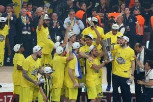 Fenerbah&ccedil;e şampiyonluğu taraftarıyla kutlayacak
