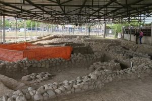İzmir'de 5 bin yıllık 'l&uuml;ks site'nin kalıntıları bulundu