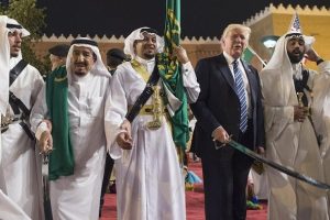 Trump'tan 2 g&uuml;nde 3 zirve, 380 milyar dolarlık anlaşma
