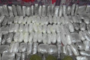 İzmir'de zehir tacirlerine b&uuml;y&uuml;k darbe