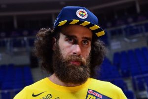 "Fenerbah&ccedil;e'de oynuyorsanız kazanmak zorundasınız"
