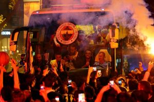 Fenerbah&ccedil;e i&ccedil;in b&uuml;y&uuml;k kutlama