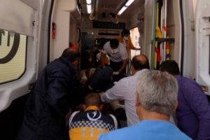 Acil Servis ekipleri hastaya m&uuml;dahale etti, onlar da hastanelik oldu