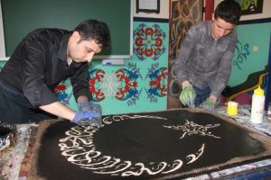 Zift ve tozu sanata d&ouml;n&uuml;şt&uuml;r&uuml;yor