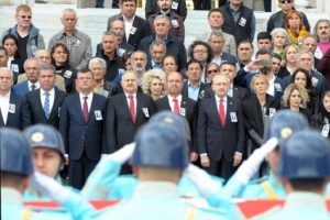 Kılı&ccedil;daroğlu, eski vekil Dikmen'in cenaze t&ouml;renine katıldı