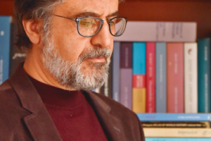Yeni Şafak yazarı Akif Emre hayatını kaybetti
