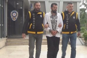 Bursa'da tartıştığı karısını boğarak &ouml;ld&uuml;rmeye kalkıştı