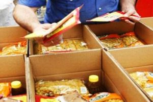 Ramazan paketleri Bursa'da fakirlerin y&uuml;z&uuml;n&uuml; g&uuml;ld&uuml;recek