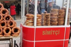 Y&uuml;ksek sesle simit satışına "tezgah kapatma" cezası