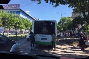 Bursa'da patenci gen&ccedil;lerden tehlikeli yolculuk