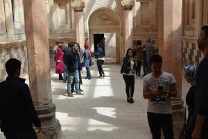 İshak Paşa Sarayı'na turist ilgisi