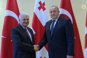 Başbakan Yıldırım G&uuml;rcistan Cumhurbaşkanı ile g&ouml;r&uuml;şt&uuml;
