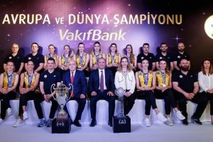 D&uuml;nya şampiyonu VakıfBank basınla buluştu