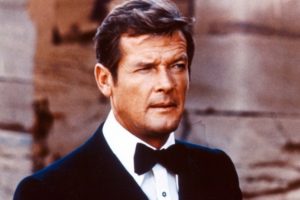 D&uuml;nyaca &uuml;nl&uuml; akt&ouml;r Roger Moore hayatını kaybetti!