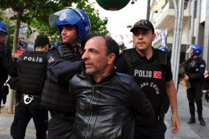 Ankara'da protestocu gruba polis m&uuml;dahalesi: 6 g&ouml;zaltı