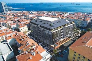 Araplara 25 milyonluk ofis ve d&uuml;kk&acirc;n satıldı