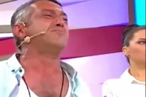 Eşini ikna edemeyen koca, sinir krizi ge&ccedil;irdi