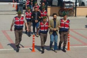 PKK ş&uuml;phelisi, FET&Ouml;'c&uuml; 3 polisi Bulgaristan'a ka&ccedil;ırırken yakalandı