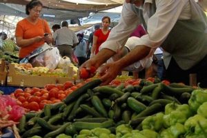 Bursa'da Ramazan &ouml;ncesi meyve ve sebze fiyatları d&uuml;şt&uuml;