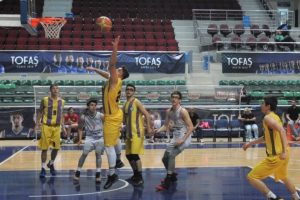 Bursa Nil&uuml;fer Belediyespor'un basketbolcuları &ccedil;eyrek finalde