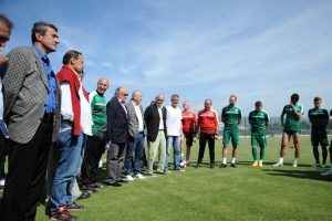 Bursaspor'a efsanelerden moral ziyareti