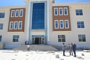 Bursa İznik'te yeni belediye binası ve k&uuml;lt&uuml;r merkezi g&uuml;n sayıyor