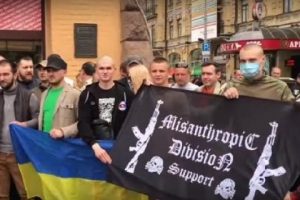 Kiev'de milliyet&ccedil;iler, yabancıların işlettiği kafeyi bastı