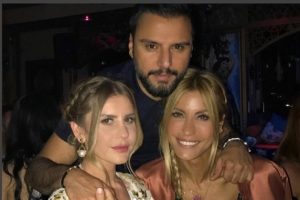 Ali Şan b&uuml;y&uuml;k aşkını yakın arkadaşıyla tanıştırdı