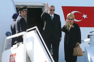 Erdoğan'ı &uuml;nl&uuml; futbolcu karşıladı