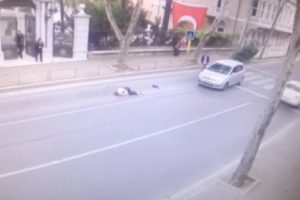 Dalgınlığının kurbanı oluyordu