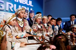 Borsa İstanbul'da gongu, T&uuml;rk d&uuml;nyası &ccedil;ocukları &ccedil;aldı
